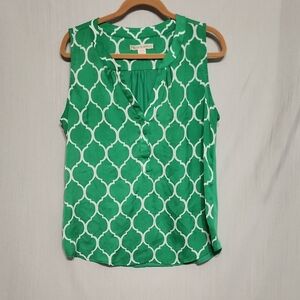 Green Sleeveless Blouse with Pleated Design and Mandarin Collar